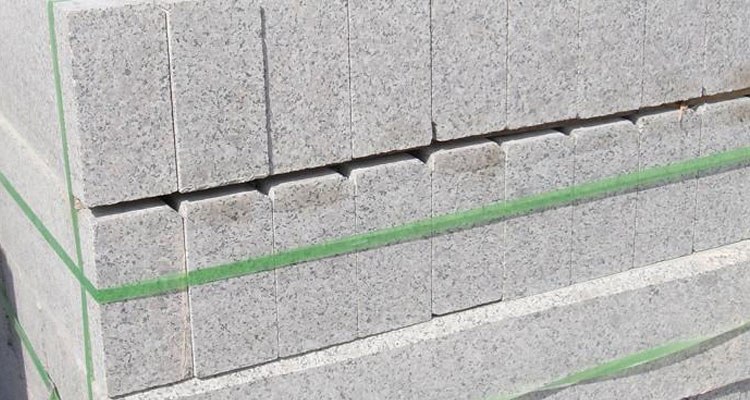 五莲花路边石